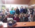 Bild: exb/Gartenbauverein Schönsee
Im Mostraum trafen sich die Kinder zum Verpacken von Kernen der Feuerbohnen und den Samen der Tagetesblumen.