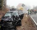 Bild: jma
Der Ford Kuga wird nach dem Zusammenprall mit dem Mazda Pickup in den Graben geschleudert.