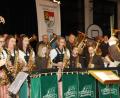 Bild: frd
In viele musikalische Welten entführten die Musiker der Stadtkapelle um Dirigent Tobias Zeitler (rechts) bei ihrem Neujahrskonzert. In der ausverkauften Mehrzweckhalle bekam das Publikum Blasmusik auf hohem Niveau zu hören.