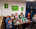 Bild: hal
Regelmäßig treffen sich die Mitglieder des Schwarzenbacher Strickkreises, um gemeinsam ihrem Hobby nachzugehen.