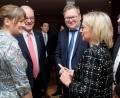 Bild: Stephan Huber
CSU-Kreisvorsitzende Michaela Frauendorfer (Zweite von rechts) hatte zum Neujahrsempfang ins ACC eingeladen. Mehr als 100 Gäste kamen, darunter (von links) Ministerin Judith Gerlach, der ehemalige Landtagsabgeordnete Heinz Donhauser, OB Michael Cerny und Fraktionschef Dieter Mußemann.