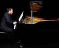 Bild: Stephan Huber
Beethovens Klaviersonaten zählen zu den bedeutendsten Werken der klassischen Klavierliteratur. Herbert Schuch trifft beim Konzert im Stadttheater Amberg den richtigen Ton. Die Farben des Klaviers formen die Stimmungen und Charaktere mit großer Prägnanz und Leidenschaft.