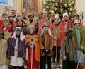 Repro: nm
Die Ministrantenschar zieht von der Pankratiuskirche aus durch den Ort. Den Buben und Mädchen macht die Tour Spaß und ein ansehnlicher "Batzen Geld" kommt auch zusammen.