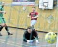 Bild: Hubert Ziegler
Im Vorrundenspiel setzte sich der SV Köfering (links) mit 4:1 gegen den SV Schmidmühlen durch. Der belegte schließlich Platz neun, der Gastgeber verlor das Finale nur knapp.