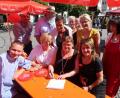 Bild: Kunz
Rentnerin Andrea Gebhard (Mitte) ist seit Samstag "jüngstes" SPD-Mitglied in Weiden.
