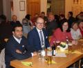 Bild: soj
Pfarrer Pater Anish George (sitzend, von links), Kirchenpfleger Stefan Kausler, Petra Ritter von der Kirchenverwaltung und die zahlreichen Gäste im Pfarrgemeindehaus