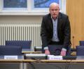 Bild: Armin Weigel/dpa
Joachim Wolbergs, suspendierter Oberbürgermeister von Regensburg, steht im Verhandlungssaal im Landgericht Regensburg.
