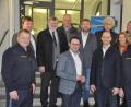 Bild: ak
Polizeihauptkommissar Dieter Striegl und Oberkommissar Thomas Schopf (vorne, rechts und links) gaben der Delegation der Freien Wähler einen Einblick in ihre Arbeit.