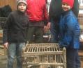 Bild: glb
Regie beim Taubenmarkt in Ermhof führt der „Schmie“ Gerhard Weber (hinten links), hier mit Zweitem Bürgermeister Fabian Bräutigam und der jüngsten Generation der Geflügelzüchter.
