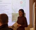Bild: fjo
Anja Ruhdorfer informierte die Markträte zu der von ihrer Firma geplanten Sonnenstrom-Anlage nordöstlich von Eslarn.