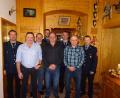 Bild: Willi Schreiber/exb
Langjährige Mitglieder der Feuerwehr Ellenfeld wurden bei der Generalversammlung geehrt (von links): Zweiter Vorsitzender Wolfgang Lindner, Wolfgang Fischer, Bürgermeister Alfred Stier, Zweiter Kommandant Thomas Ulrich, Gerhard Schreiber, Vorsitzender Markus Gmeiner, Willi Schreiber sowie Kommandant Josef Richtmann.
