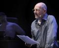 Bild: Wolfgang Steinbacher
„Geschichten von der allgemeinen Undurchschaubarkeit“ wurden als anspruchsvolle musik-literarische Kost von Manuel Munzlinger (links) und Götz Schubert im „Amberger Stadttheater packend präsentiert.
