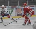 Bild: gb
Auf sechs Spieler müssen die Blue Devils in den Partien am Freitag in Memmingen und am Sonntag zu Hause gegen den EV Regensburg verzichten. Unter anderem fehlt Stürmer Philipp Siller (links, Szene aus dem letzten Oberpfalzderby am 7. Januar in Regensburg).