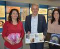 Bild: jr
Nicole Schuller, Bürgermeister Roland Grillmeier und Marion Papsch (von links) stellten das Jahresprogramm des Mitterteicher Museums sowie den dazugehörigen Flyer vor.