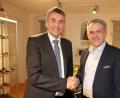 Bild: kro
Landratskandidat Roland Grillmeier gratulierte Franz Schöner (links) zu seiner einstimmigen Nominierung als Bürgermeisterkandidat der Mähringer CSU.