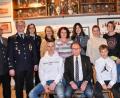 Bild: whw
Felix Götz (sitzend rechts) und Tom Rodler (sitzend links) gehören ab sofort der Jugendfeuerwehr in Dießfurt an. Dem Verein traten auch Christina Sporer (ab Zweiter von rechts), Kerstin Götz, Cornelia Holzer, Doris Schreml und Diana Rodler bei.