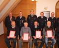 Bild: soj
Zum Inventar der Feuerwehr gehören (vorne, von links) Norbert Henschel, Werner Kuhbandner, Alois Plannerer, Christof König, Benno Käs, (hinten, von links) Bürgermeister Manfred Kratzer, Kommandant Gerhard Horn, stellvertretender Vorsitzender Florian Pöllath, Vorsitzender Thomas Pelzer, stellvertretender Kommandant Michael Knott und Kreisbrandmeister Peter Prechtl.