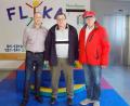 Bild: Klinikum/Illing/exb
Für den Modelleisenbahnclub Amberg übergaben stellvertretend Vorsitzender Konstantin Ruhland (Mitte) und Schriftführer Franz Hirmer (rechts) eine Spende an Oskar Schmidt, Kassier von Flika (links).