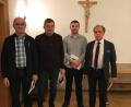 Bild: sne
Johann Fütterer, Erhard Kufner und und Andreas Eckert (von links mit Bürgermeister Werner Walberer ) werden zu Feldgeschworenen ernannt.
