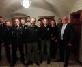 Bild: dp
Der neue Vorsitzende Olaf Niederdräing (Sechster von links) führt das Vorstandsgremium der Feuerwehr Pullenried die nächsten fünf Jahre an. Bürgermeister Heinz Weigl (rechts) gratulierte.