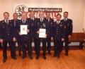 Bild: kk
Die beiden mit dem Feuerwehrehrenkreuz des Kreisfeuerwehrverbandes Cham in Silber ausgezeichneten Josef Neuwirth und Norbert Kopp mit den Feuerwehrführungskräften, sowie dem Kommandanten und Vorsitzenden, sowie 1. Bgm. Prögler