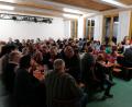 Bild: twg
Der Saal im Haus der Vereine war voll besetzt bei der beliebten Christbaumverlosung in Trevesen.
