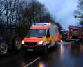 Bild: hd
Zur Bergung der schwerstverletzten Autofahrerin leuchtete die Feuerwehr die Unfallstelle aus. Rettungsspreizer kamen zum Einsatz.