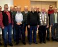 Bild: wro
Der Vorsitzende der Sängergruppe Wiesau, Stefan Werner (links), Dirigent Gottfried Hofmann und Bürgermeister Toni Dutz (von rechts) gratulierten den Gewählten. Vorsitzender des Gesangvereins bleibt Erich Trottmann, der aus gesundheitlichen Gründen jedoch nicht anwesend sein konnte.