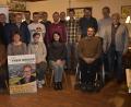 Bild: Karl Schwemmer
Ein Teil der Bewerber der Freien Wähler Königstein für den Marktrat: (sitzend, von links) Linda Hirsch (Ersatz), Angela Scheibeck, Doris Lehnerer, Christine Ulmer, Martina Prasse, Jürgen Pirner (Ersatz); (stehend, von links) Hans Scheibeck, Manuel Kempa, Wolfgang Pscherer, Hans-Martin Grötsch, Andreas Brunner, Marco Brunner, Bürgermeister-Kandidat Bernhard Köller,
 Christian Hirsch, Michael Pirner, Horst Meidenbauer, Mario Windisch, Alois Straub
 (Ersatz), Joachim Meidenbauer, Markus Arnold, Andreas Hering und Manfred Maier (Ersatz) .