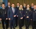 Bild: jr
Neu gewählt hat die Mitterteicher Feuerwehrjugend ihr Führungsteam. Im Bild (von links) die Jugendwarte Armin Degelmann und Johannes Schmid, Zweiter Bürgermeister Stefan Grillmeier, der bisherige Jugendsprecher Tobias Wedlich, die Jugend-Kassenverwalterin Carolina Grabis, stellvertretender Jugendsprecher Max Rasp, Jugendsprecherin Alena Kempf, Kommandant Franz Bauernfeind, Kreisbrandrat Andreas Wührl und Feuerwehr-Vorsitzender Christian Grillmeier.