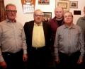 Bild: wro
Die erfolgreichen Züchter wurden vom Zweiten Vorsitzenden Josef Kellner geehrt, der selbst zu den Siegern zählte. Preise heimsten auch Martin Zeitler, Thomas Zötzl, Richard Zeitler und Berthold Müller (von links) ein. Bürgermeister Toni Dutz (rechts) gratulierte.