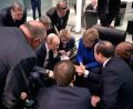 Bild: Alexei Nikolsky/Sputnik/Kremlin Pool Photo/AP/dpa
Der russische Präsident Wladimir Putin (Vierter von links) unterhält sich Bundeskanzlerin Angela Merkel (CDU) und dem ägyptischen Staatschef Abdel Fattah al-Sisi (Zweiter von rechts) während der Libyen-Konferenz.