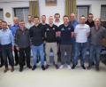 Bild: wmi
Von Amtsmüdigkeit oder fehlendem Engagement im Ehrenamt kann beim FC Vorbach keine Rede sein. Jung und frisch präsentiert sich auch der Vorstand. Ihm gehören an: (von links) Robert Schmid, Stefan Kynast, Stephan Meier, Walter Biersack, Jonas Regner, Niko Lautner, Benni Retzer, Niko Biersack, Hans Wiesnet, Julian Rauh, Gerhard Wilterius, Marco Lautner, Dieter Biersack und Georg Wiesent. Es fehlt Annemarie Müller, die Leiterin der Damenriege.