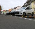 Bild: ass
Schluss mit dem kunterbunten Parken in der Fleurystraße. Die gelb-schwarzen (Amberger Stadtfarben) Barrieren schützen die Fußgänger und die Radfahrer.