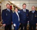 Bild: amö
Klaus Spachtholz (Zweiter von rechts) ist durch die Aktiven der Feuerwehr Winklarn erneut zum zweiten Kommandanten gewählt worden. Dazu gratulierten (von links) Kommandant Peter Killermann, Bürgermeisterin Sonja Meier und Vorsitzender Stefan Pregler.