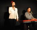 Bild: gag
Isabelle Scheiber als „Sternchen“ und Ramon Bessel sind nicht nur ein erbauliches Duo, sondern singen bei ihrem Konzert im Schmidt-Haus auch poetisch, tragisch, spaßig über das Leben.