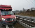Bild: dob
Kleine Ursache, große Wirkung. Ein tschechischer Kleintransporter landet am Mittwochmittag wegen eines Motorschadens an der Mittelleitplanke.Der Fahrer blieb unverletzt. Die A 6 ist kurzfristig komplett gesperrt.