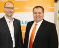 Bild: Gerhard Dobmeier/exb
Landratskandidat Ely Eibisch und Bürgermeisteranwärter Dominik Kugler (von links) begrüßen die Ausweitung des Baxi-Netzes. Einer eigenen Linie nach Weiden stehen sie aber skeptisch gegenüber.