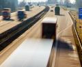 Bild: Hösamer
Auf der Strecke zwischen den Anschlussstellen Schwandorf Nord und Ponholz der A 93 ist die stellenweise Erneuerung der Fahrbahndecke geplant. Die Maßnahmen beziehen sich auf die Fahrtrichtung Regensburg (rechts).
