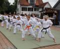 Bild: frd
Beweglichkeit und Disziplin stellten die Karate-Sportler von "Genbukan" unter Beweis, als sie vergangenes Jahr beim Bürgerfest am Marktweiher ihr Können demonstrierten.
