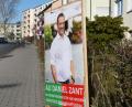Bild: Gabi Schönberger
Ali Daniel Zant, OB-Kandidat der Linken, ist auf dem Wahlplakat zu sehen, dass zumindest bis Dienstagmittag in der Fichtestraße stand. Knapp zwei Wochen vor der offiziellen Frist. "Ich weiß nicht, wer das Plakat aufgestellt hat", sagt er. Es könnten Fans oder auch ein Parteimitglied gewesen sein.