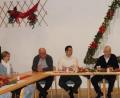 Bild: exb
Pflegedienstleiterin Katharina Schneider und Heimleiter Karl-Heinz Stoppa (vorne, von rechts) stellten der Delegation der PWG das Alten- und Pflegeheim in Oberviechtach vor.
