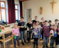 Bild: tu
Die Futterhäuschen-Bastelaktion des OWV-Zweigvereins im Pfarrheim.