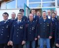 Bild: ibj
Kreisbrandinspektor Christof Strobl (Zweiter von links), HKA-Vorsitzender Georg Götz (Dritter von rechts) und Bürgermeister Bernhard Lindner (Siebter von rechts) gratulieren dem neuen Vorstand der Feuerwehr Iber mit Vorsitzendem Tobias Spies (Fünfter von links).