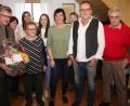 Bild: wro
Frieda Fürst wurde am Mittwoch 90 Jahre alt. Das Bild zeigt die Gratulanten mit der Jubilarin. Von links Bürgermeister Wolfgang Braun, Schwiegertochter Christa Fürst, Enkelin Verena Haubner, Frieda Fürst, Urenkelin Lenja Fürst, Tochter Gabi Haubner, Ramona Glowka (Ortsvorsitzende der AWO), Sohn Udo Fürst und Edwin Ulrich (stellvertretender Ortsvorsitzender und Kreisvorsitzender der AWO).