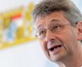 Archivbild: Peter Kneffel/dpa
Kultusminister Michael Piazolo (Freie Wähler) will, dass den bayerischen Schülern mehr Alltagskompetenz vermittelt wird.