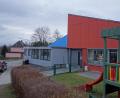Bild: fjo
Die Containerlösung am Haupteingang der Kindertagesstätte "Sankt Emmeram" erhielt den Segen von Bauamt und Fachstellen.