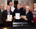 Bild: bkr
„Eiserne und goldene Mitgliedschaft“, dafür zeichneten Sigmar Bräutigam, Vorsitzender Markus Schraml, Zweiter Bürgermeister Josef Hecht und Thorsten Kohlschmidt (hinten von links) Heinrich Thurn, Josef König und Oskar Heinl (vorne von links) aus.
