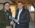Bild: jr
Schafferhof-Referent Andreas Malzer (rechts) dankte Architekten Gerhard Plaß, der am Donnerstagvormittag den 100. protokollierten Baustellentermin auf dem Schafferhof absolvierte.
