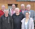 Bild: ak
Den Führungsteam des Schäferhundevereins gehören künftig neuer Zweiter Vorsitzender Walter König, Übungswart Peter Franke, Jugendwartin Katrin Scherle (vone von links), Ehrenvorsitzender und Kassenprüfer Alfons Scherle, Vorsitzender Stefan Winkler sowie Schriftführer und Kassier Eberhard Besold (hinten von links). Die Neuwahlen leitete Bürgermeister Günter Kopp (hinten rechts).